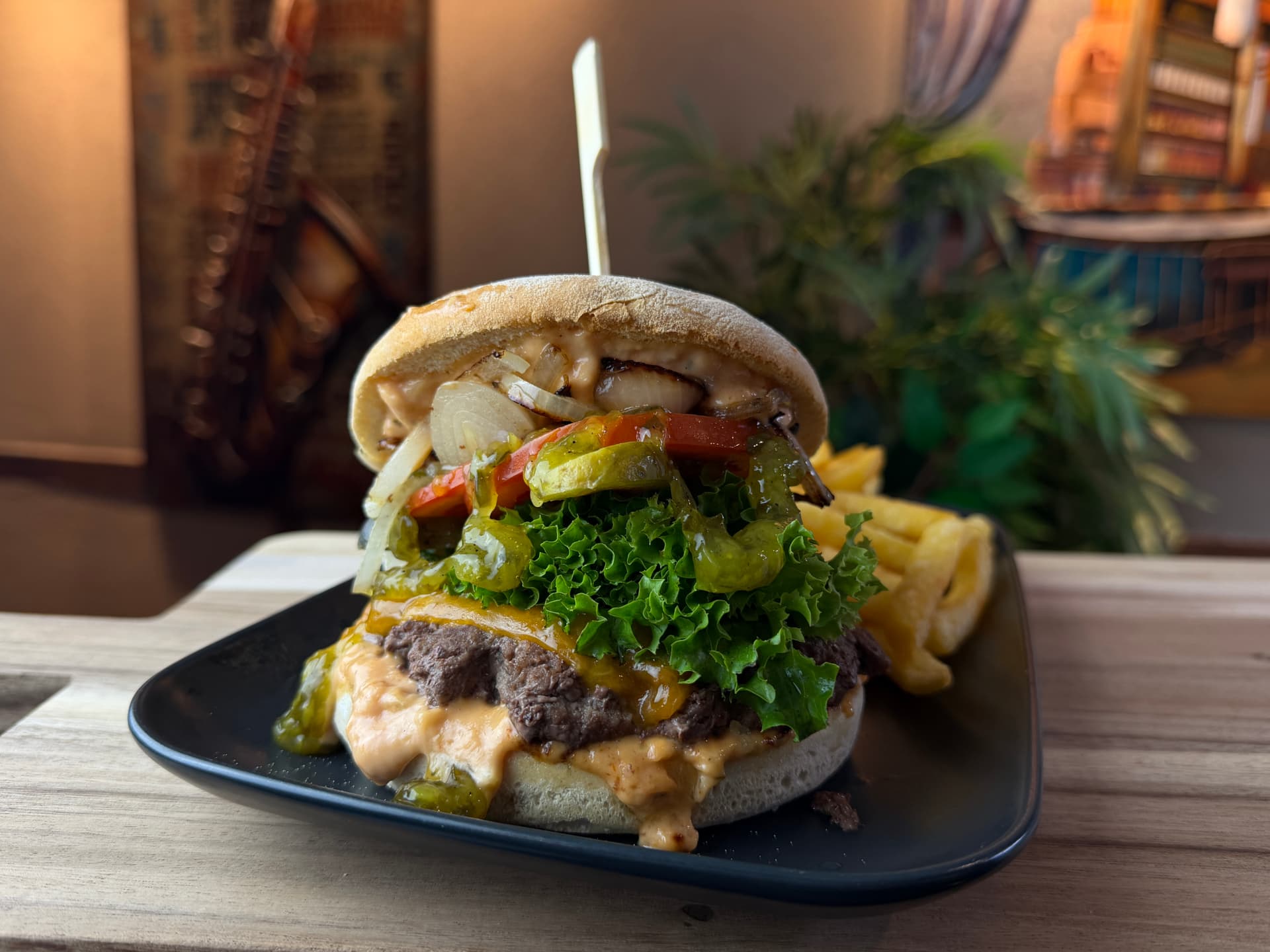 Riff Burger mit Relish und Champignons
