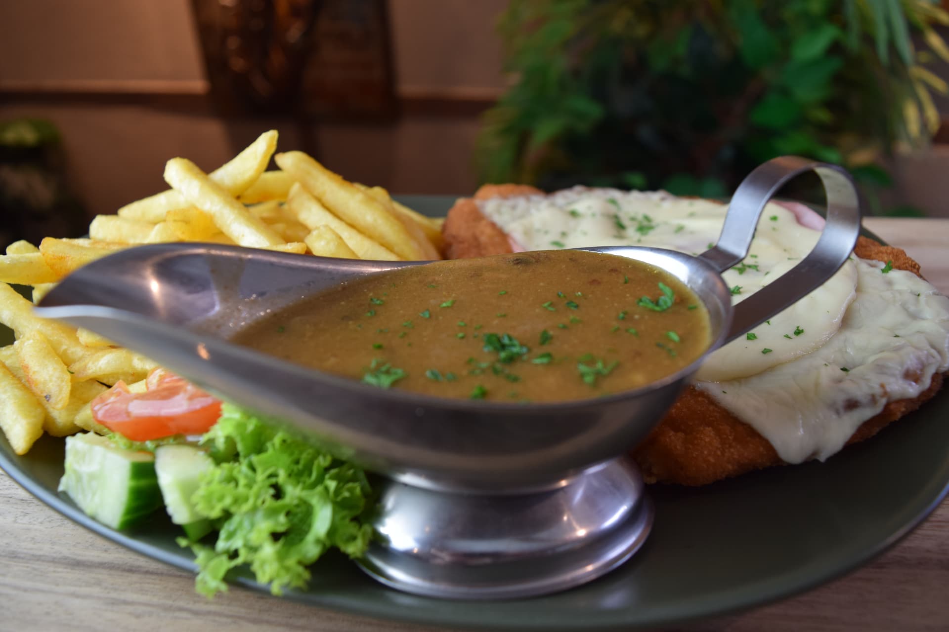 Riff Schnitzel überbacken mit Käse und Soße